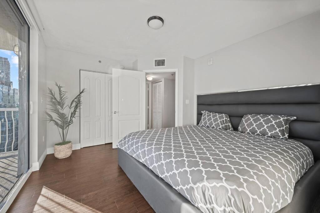Ocean View 35Th Floor, In The Heart Of Miami Apartment Exterior photo