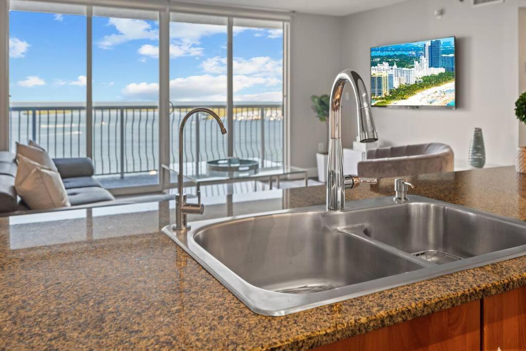 Ocean View 35Th Floor, In The Heart Of Miami Apartment Exterior photo